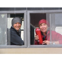 12 Marianne und Greta im bus.jpg