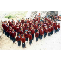 33_schuelerinuniform.jpg
