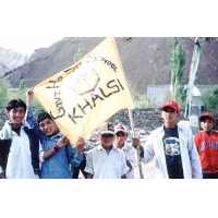 08_schulfahne_khalsi.jpg